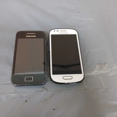 SET OF 2 SAMSUNG GALAXY SMARTPHONES – BLACK & WHITE