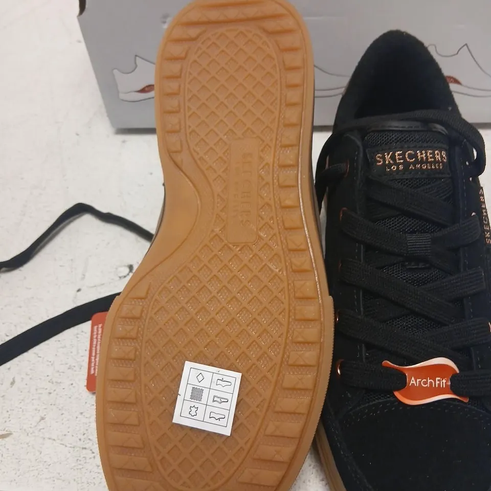 SKECHERS ARCH FIT SNEAKERS – BLACK, UK 4.5 (BOXED)