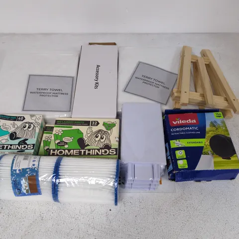 LOT OF APPROXIMATELY 25 ASSORTED HOUSEHOLD ITEMS TO INCLUDE DISHWASHER TABS, VILEDA CORDOMATIC AND COOKWARE ORGANISER