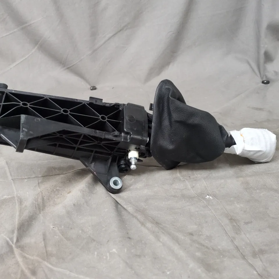 6-SPEED MANUAL GEAR SHIFTER LINKAGE MECHANISM