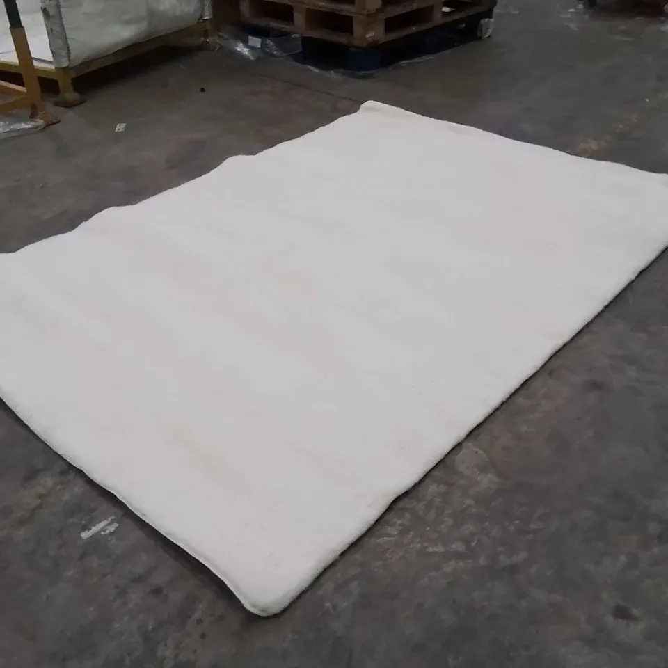 QUALITY DESIGNER AREA RUG - APPROXIMATELY 230X160CM