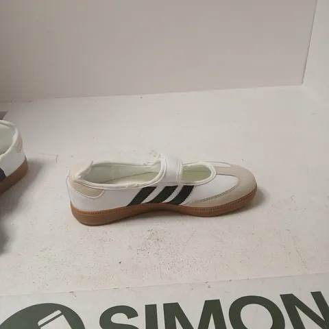 ADIDAS SAMBA TRAINERS – WHITE/BEIGE WITH BLACK STRIPES - UK 6