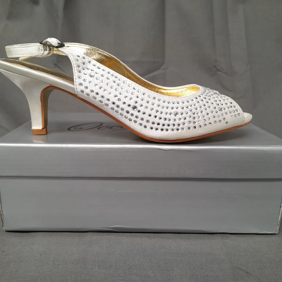 BOXED PAIR OF OCCASIONS BY CASANDRA OPEN TOE LOW HEEL ANKLE STRAP SHOES IN IVORY SATIN W. JEWEL EFFECT SIZE 7