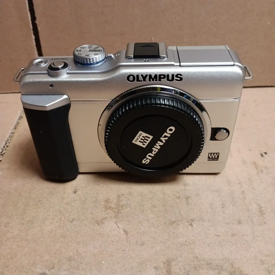 OLYMPUS E PL1 ZOOM LENS KIT OLYMPUS PEN NEW GENERATION SYSTEM CAMERAS BOXED WITH ACCESSORIES