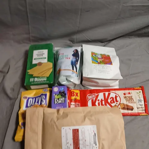 APPROXIMATELY 10 ASSORTED FOOD ITEMS TO INCLUDE - KITKATS, LASAGNE PASTA SHEETS AND JUICE - COLLECTION ONLY