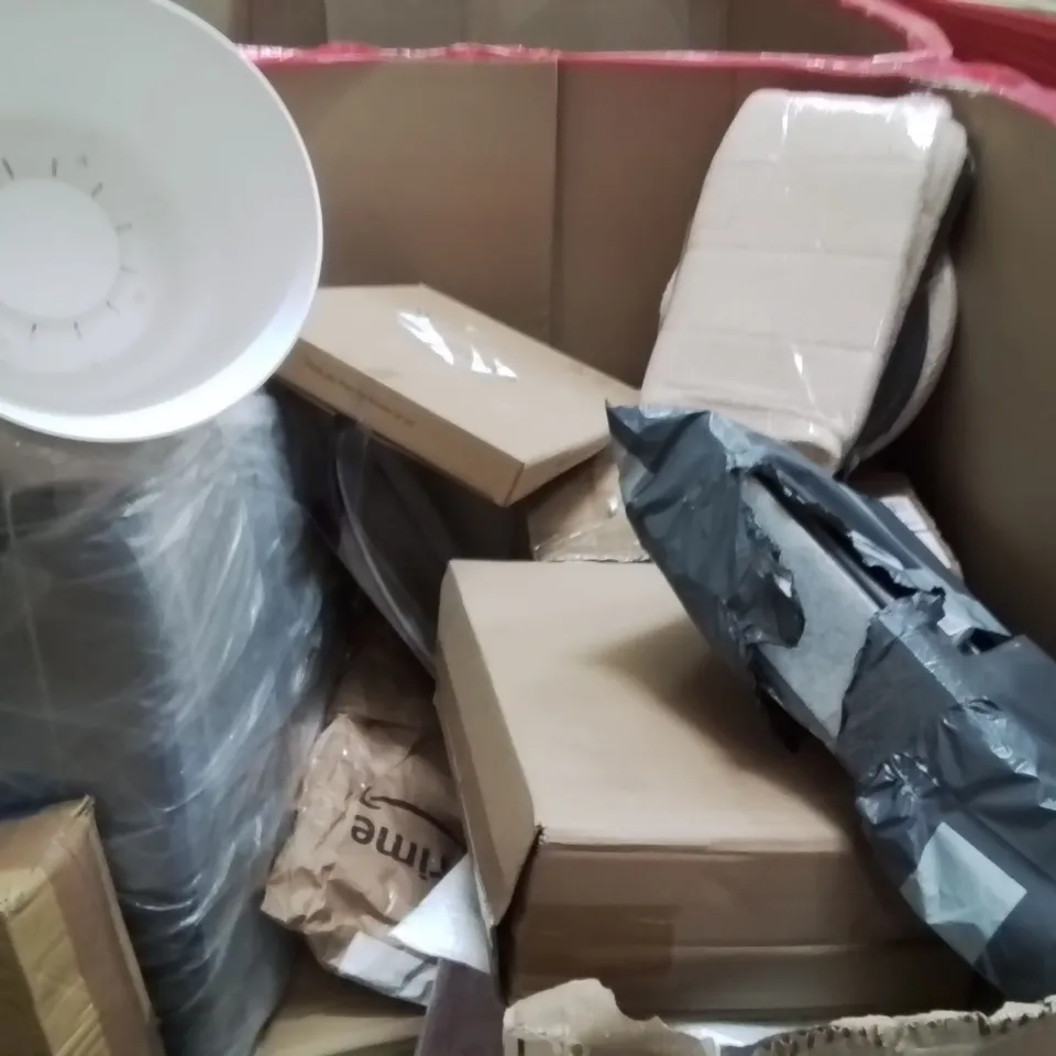 PALLET OF ASSORTED HOUSEHOLD GOODS AND PRODUCTS TO INCLUDE;LARGE RUG,RETRACTABLE BABY GATE,CHAIR MAT FOR CARPET 