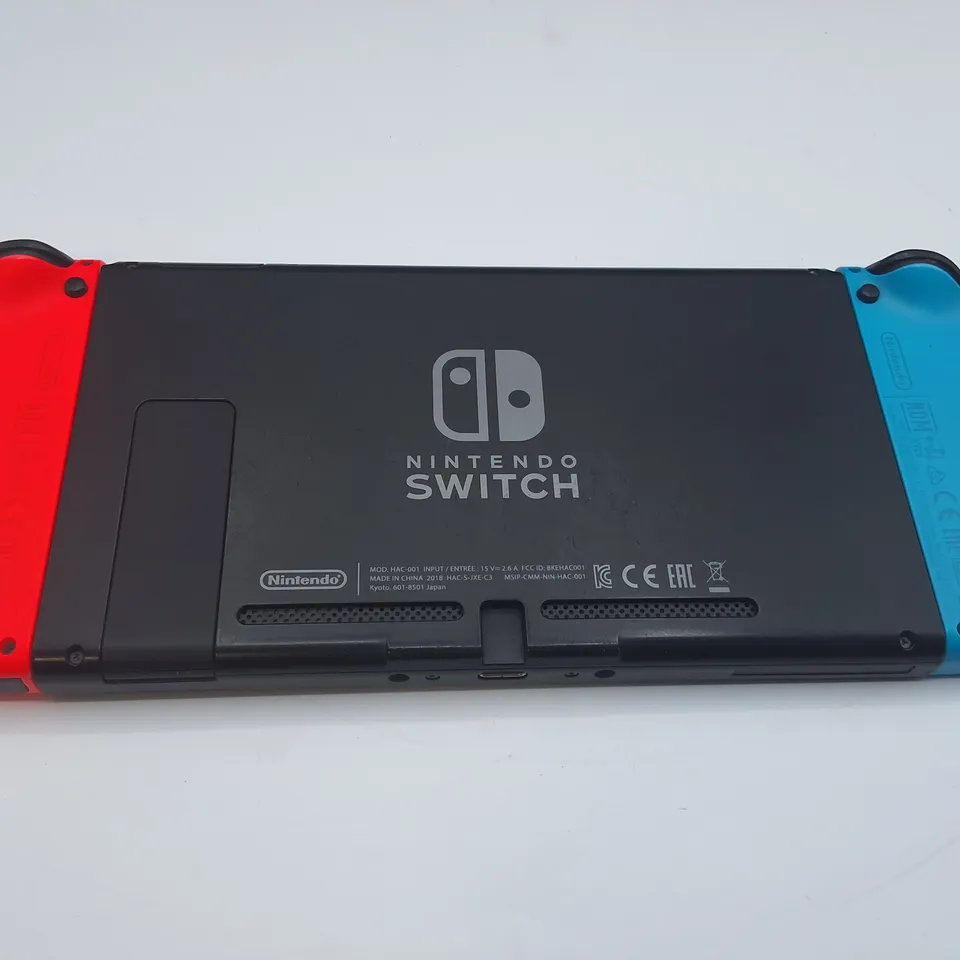 NINTENDO SWITCH HANDHELD CONSOLE WITH NINTENDO BRANDED MESSENGER CARRY BAG AND ACCESSORIES 