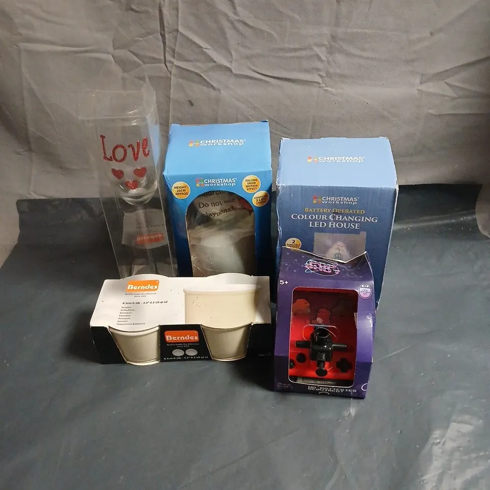 BOX OF APPROXIMATELY 15 ASSORTED HOUSEHOLD ITEMS TO INCLUDE CHRISTMAS WORKSHOP LED HOUSE/LED SNOWMAN, POP SHOT GAME, BERNDES RAMAKINS, "LOVE" WINEGLASS ETC