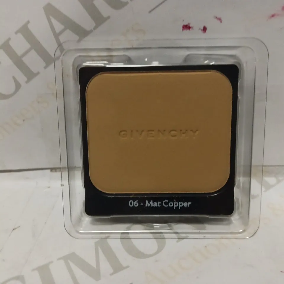 LOT OF APPROXIMATELY 15 GIVENCHY 06 MAT COPPER RADIANT MAT POWDER