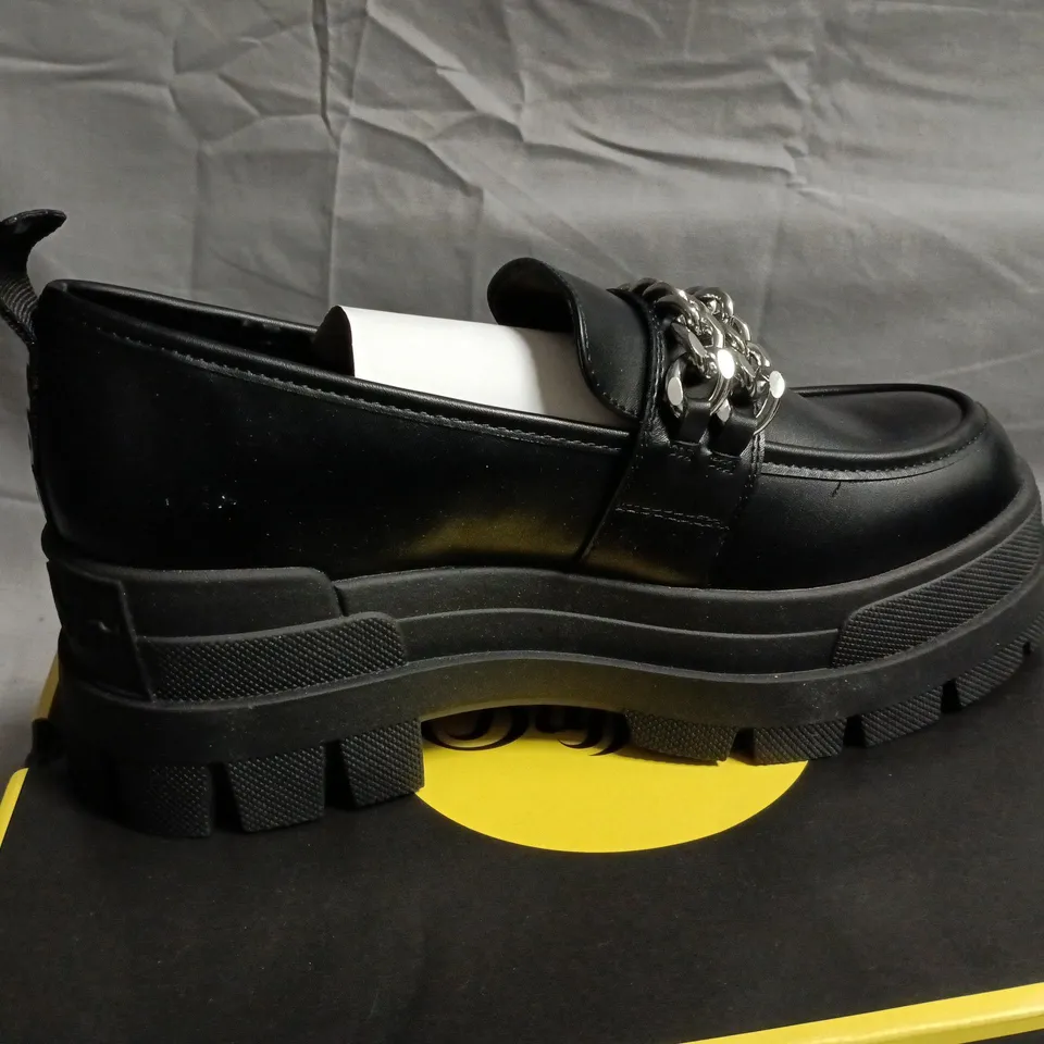 BUFFALO LONDON BLACK LEATHER LOAFERS WITH CHAIN DETAIL IN BLACK – UK 5 (EU 38)