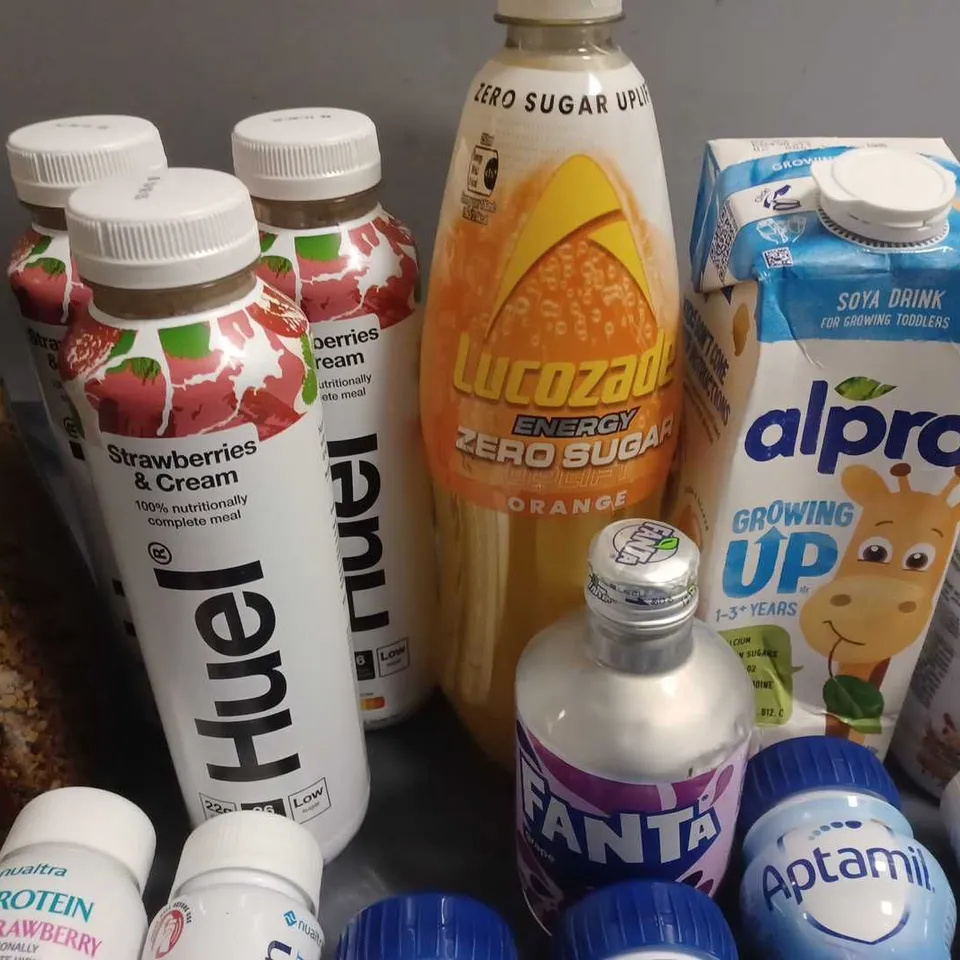 LOT OF 15 ASSORTED DRINK ITEMS TO INCLUDE HUEL, LUCOZADE AND APTAMIL