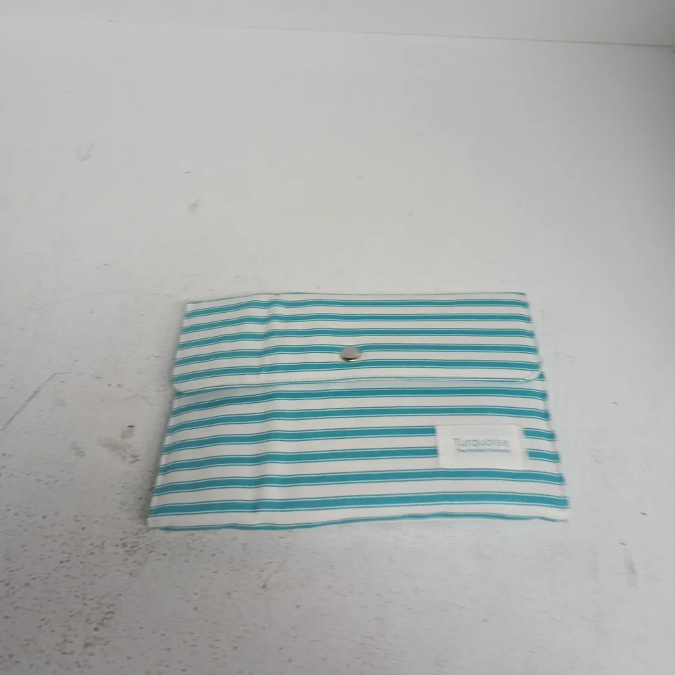 BOX OF APPROXIMATELY 20 ASSORTED CLOTHING TO INCLUDE: TURQUOISE HOLIDAY POUCH