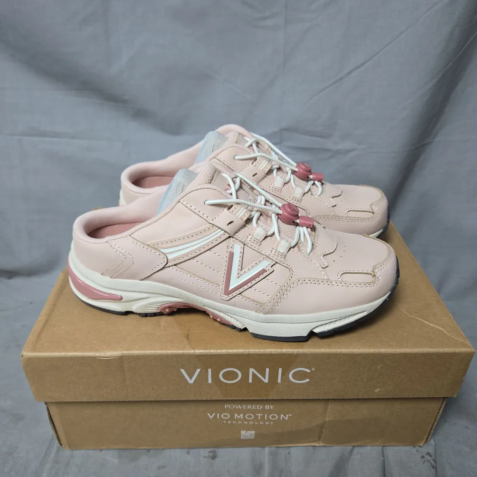 BOXED PAIR OF VIONIC 23 WALK LOAFER MULES IN CAMEO ROSE SIZE 4.5