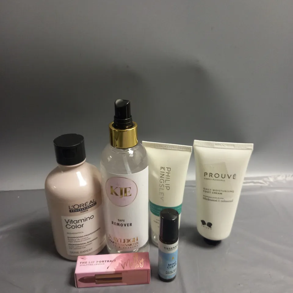 BOX OF APPROXIMATELY 20 COSMETIC ITEMS TO INCLUDE - L'OREAL VITAMINO SHAMPOO - PHILIP KINGSLEY CONDITIONER - SCULPTING LIPSTICK - ETC