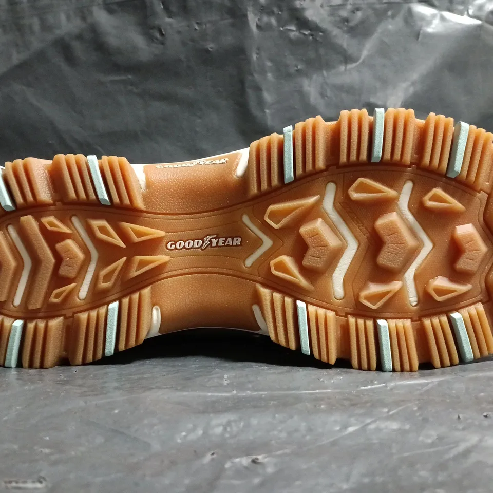 BOXED PAIR OF SKECHERS TRAINERS IN TAUPE/LIGHT BLUE SIZE UK 5