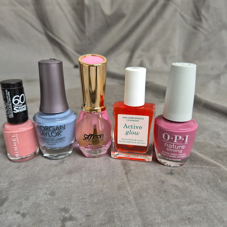 APPROXIMATELY 20 BOTTLES OF NAIL VARNISH TO INCLUDE MORGAN TAYLOR, MANICURIST AND RIMMEL