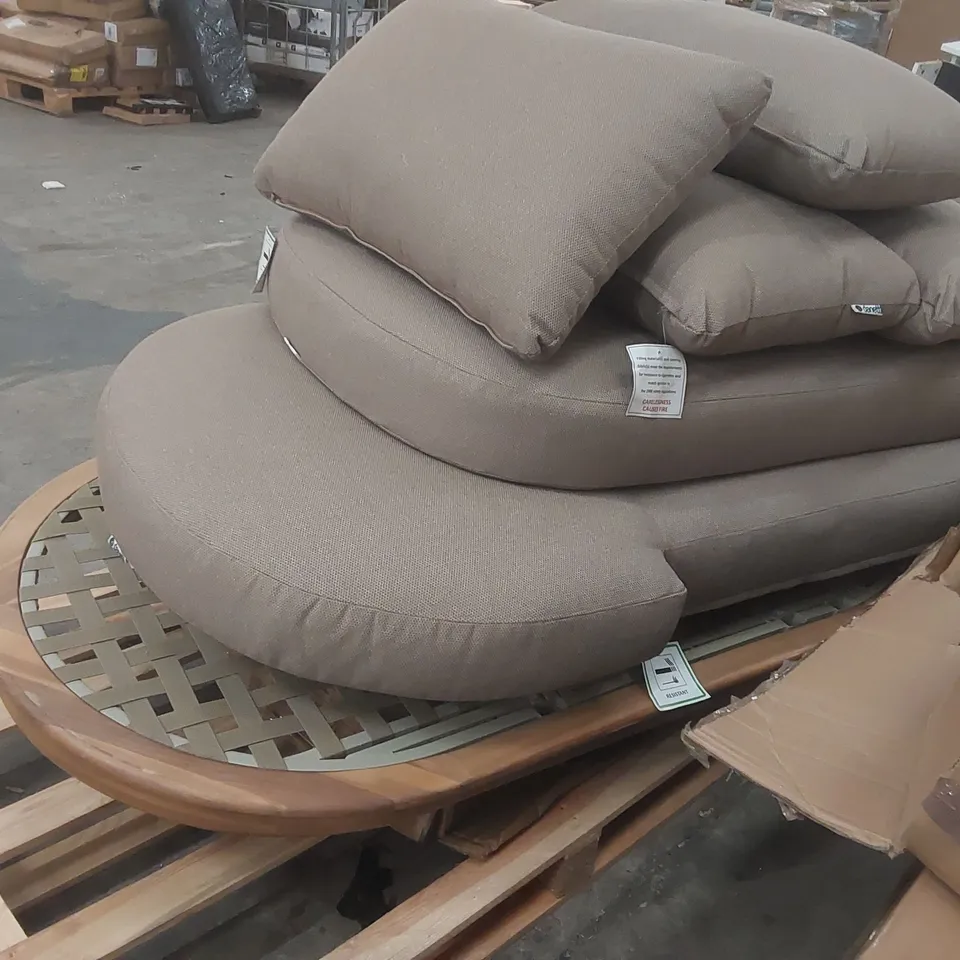 PALLET CONTAINING A LARGE QUANTITY OF ASSORTED DANETTI FURNITURE PARTS ECT