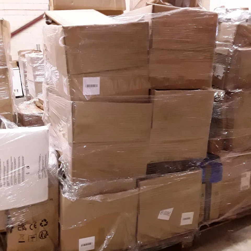 PALLET CONTAINING ASSORTED PRODUCTS INCLUDING BERRY GARLANDS AND JEWLERY ORGANISER