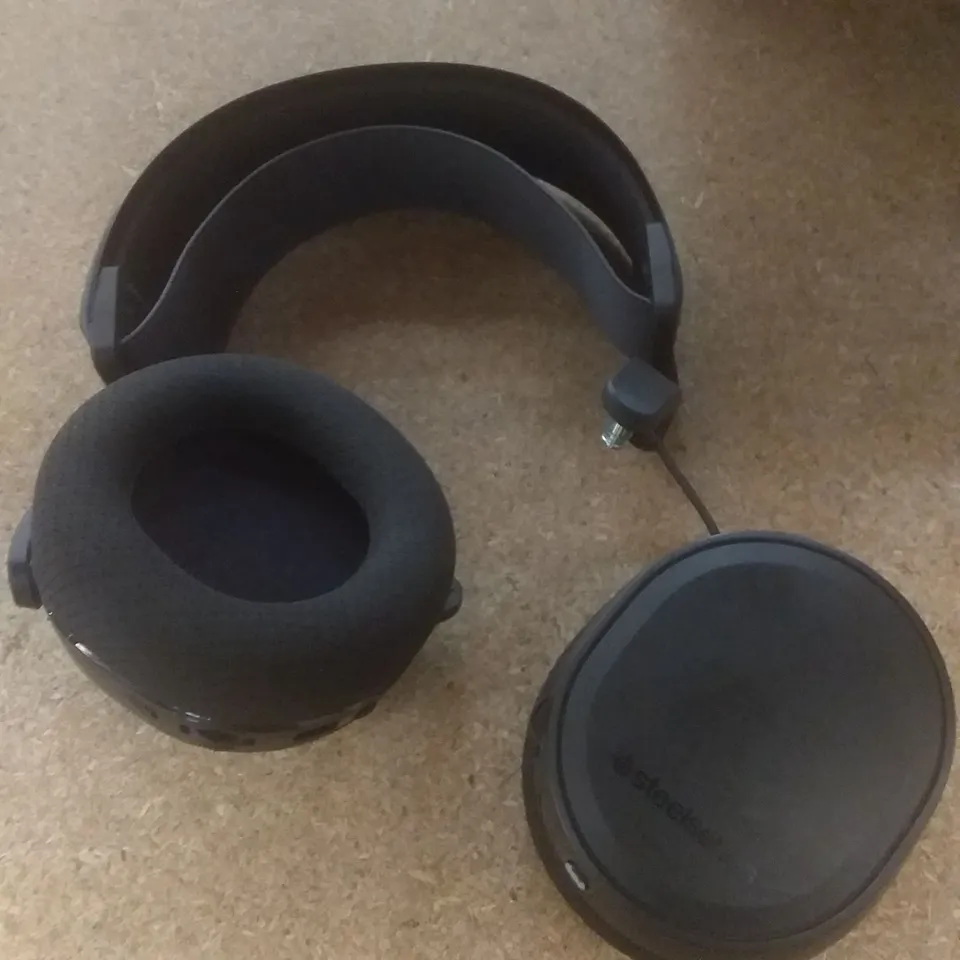 STEELSERIES ARCTIS 7+ WIRELESS GAMING HEADSET