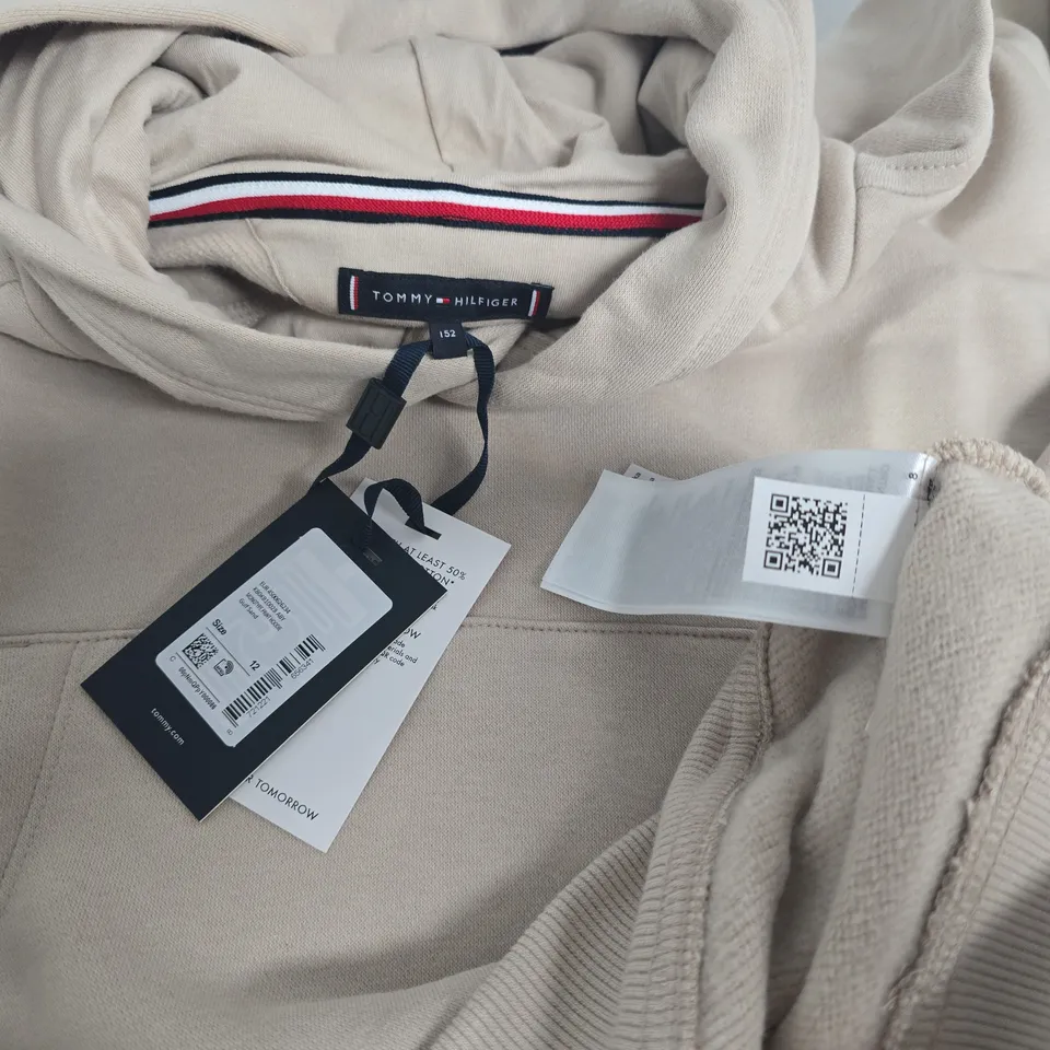 TOMMY HILFIGER MONOTYPE PRINT HOODIE IN GULF SAND - 12