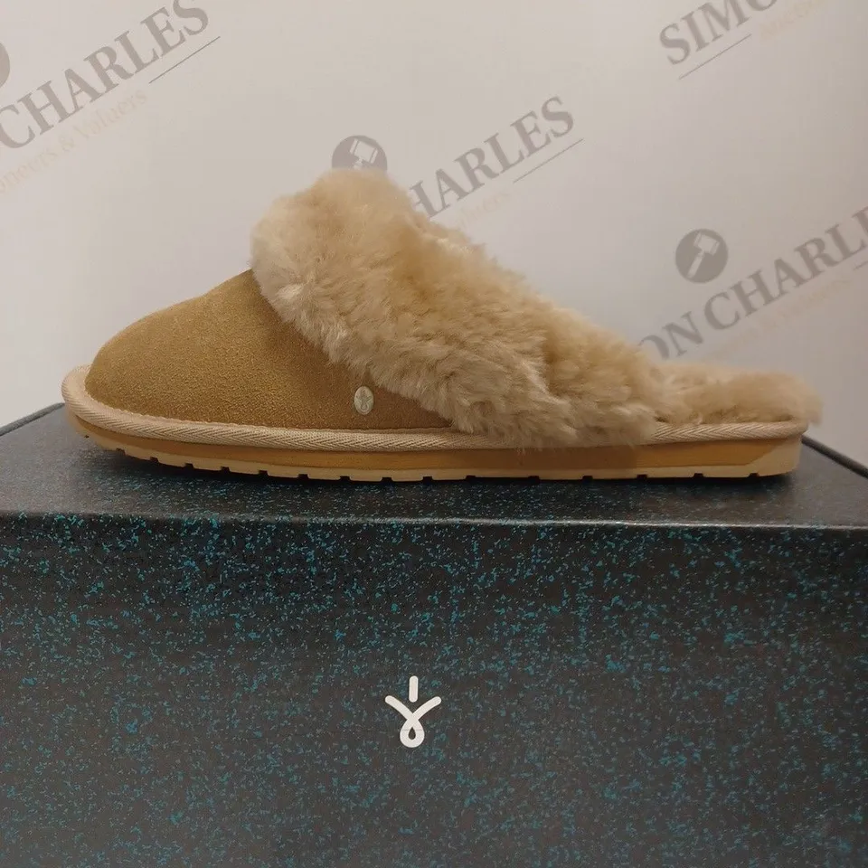 BOXED EMU NEST JOLIE SHEEPSKIN SLIPPERS, CAMEL - SIZE 6