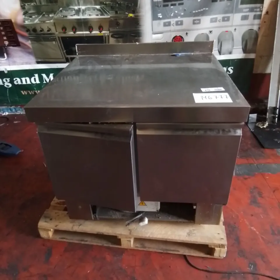 COMMERCIAL STAINLESS REFRIGERATED FOOD PREP COUNTER