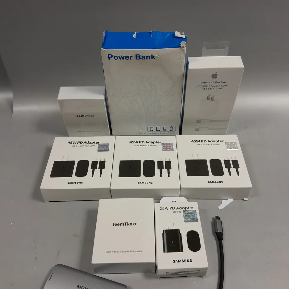 APPROXIMATELY 25 ASSORTED ELECTRICAL PRODUCTS TO INCLUDE POWER ADAPTERS, POWER BANKS, WIRELESS HEADSET ETC 