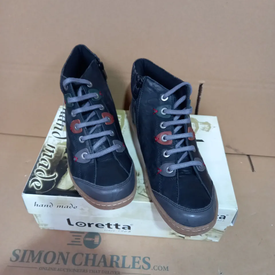 BOXED PAIR OF SIZE 40 LORETTA  GREY FABRIC SHOES 
