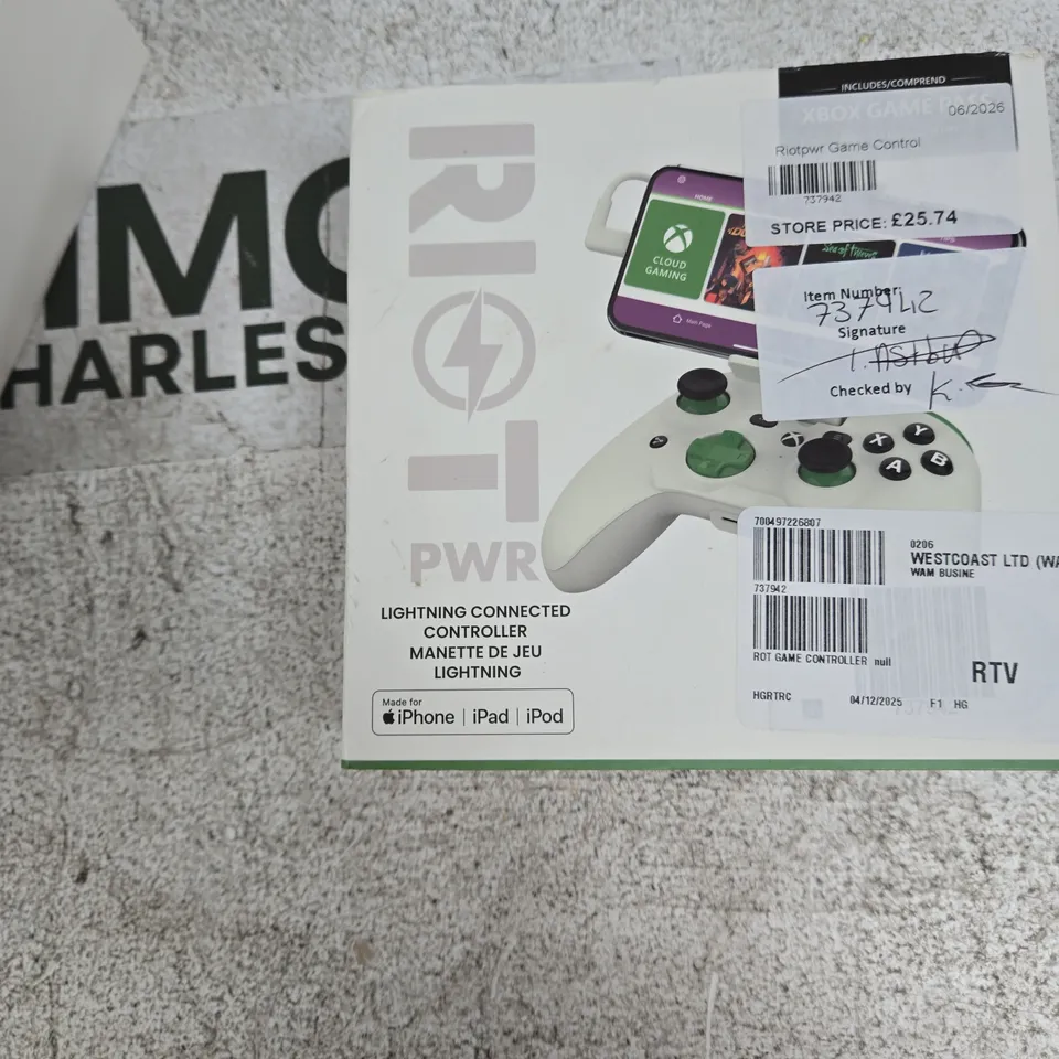 RIOTPWR GAME CONTROLLER – LIGHTNING CONNECTED FOR IPHONE/IPAD (BOXED)