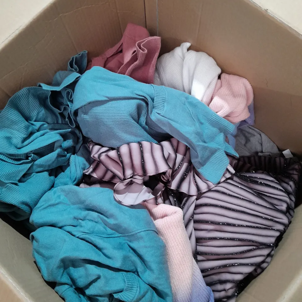 BOX OF ASSORTED WOMENS CLOTHING TO INCLUDE SKIRTS, SWEATERS, JUMPERS ETC 