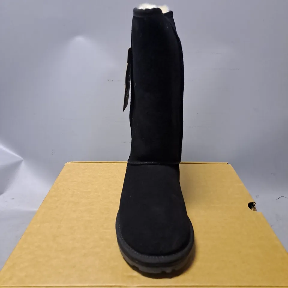 BOX PAIR OF EVERAU WHISTLER SLIPPER BOOTS IN BLACK - UK 38