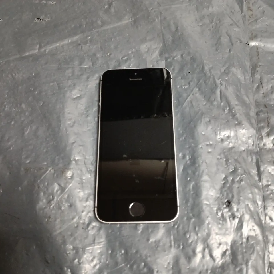 APPLE IPHONE SE (1ST GEN) 4-INCH – SILVER, WITH BOX