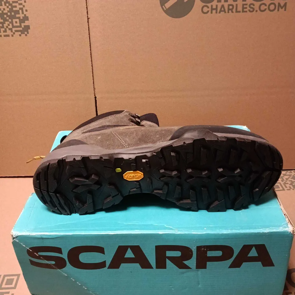 BOXED PAIR OF SCARPA MOJITO HIKE GTX BOOTS - 11