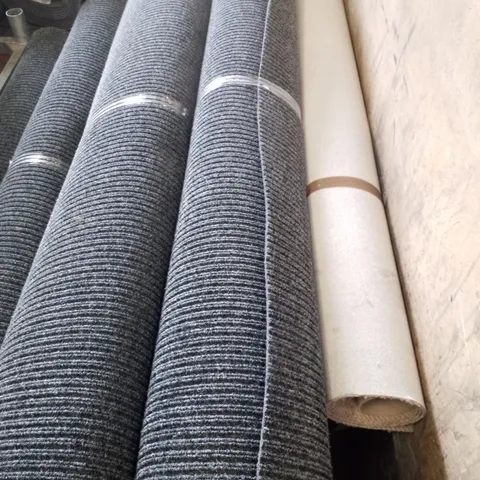 ROLL OF QUALITY LOOP PILE CARPET IN BLACK/WHITE - SIZE UNSPECIFIED
