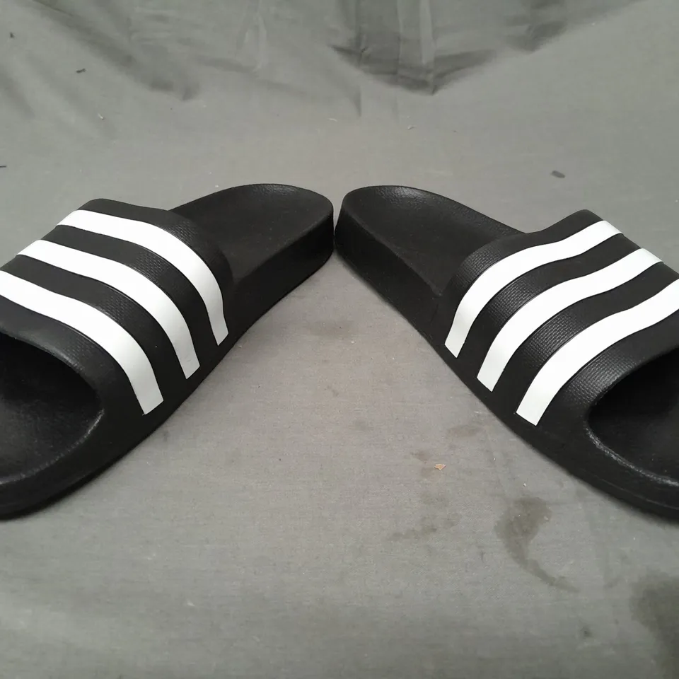 PAIR OF ADIDAS OPEN TOE SLIDERS IN BLACK/WHITE UK SIZE 10