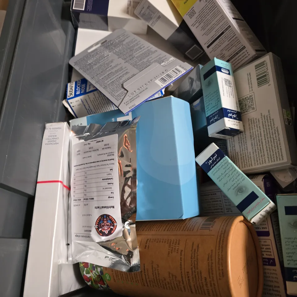 APPROXIMATELY 15 ASSORTED VITAMIN/HEALTH AID PRODUCTS TO INCLUDE VITABIOTICS WELLMAN, NUTRITION GEEKS AND GAINS NUTRITION