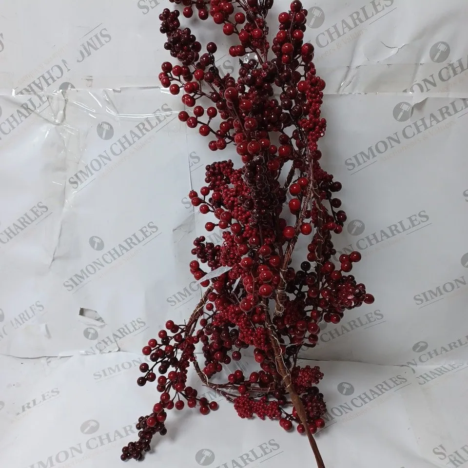 BOXED HOME REFLECTIONS PRE-LIT MIXED BERRY GARLAND
