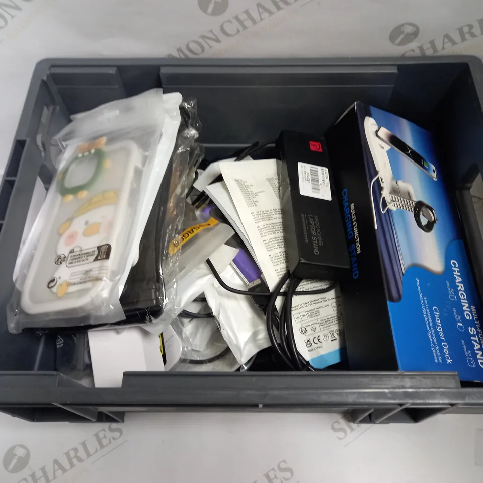 LOT OF APPROXIMATELY 25 ASSORTED ELETRICALS AND PHONE ACCESSORIES TO INCLLUDE MAGIC FOLDING LAPTOP STAND, MULTI-FUNCTION CHAGING STAND, VARIOUS DIFFERENT PHONE CASES, ETC
