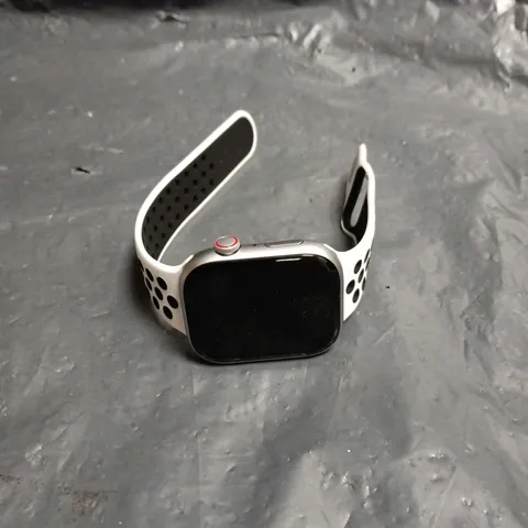 APPLE WATCH SERIES 9 BLACK AND WHITE. UNBOXED