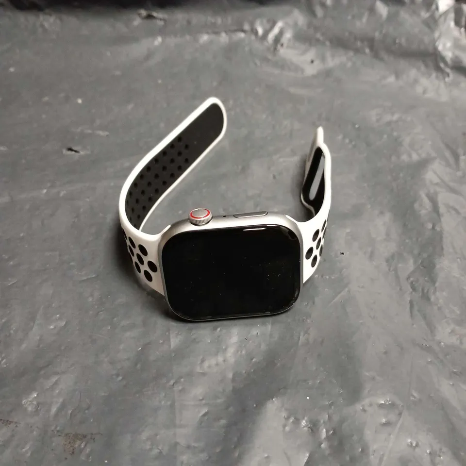 APPLE WATCH SERIES 9 BLACK AND WHITE. UNBOXED
