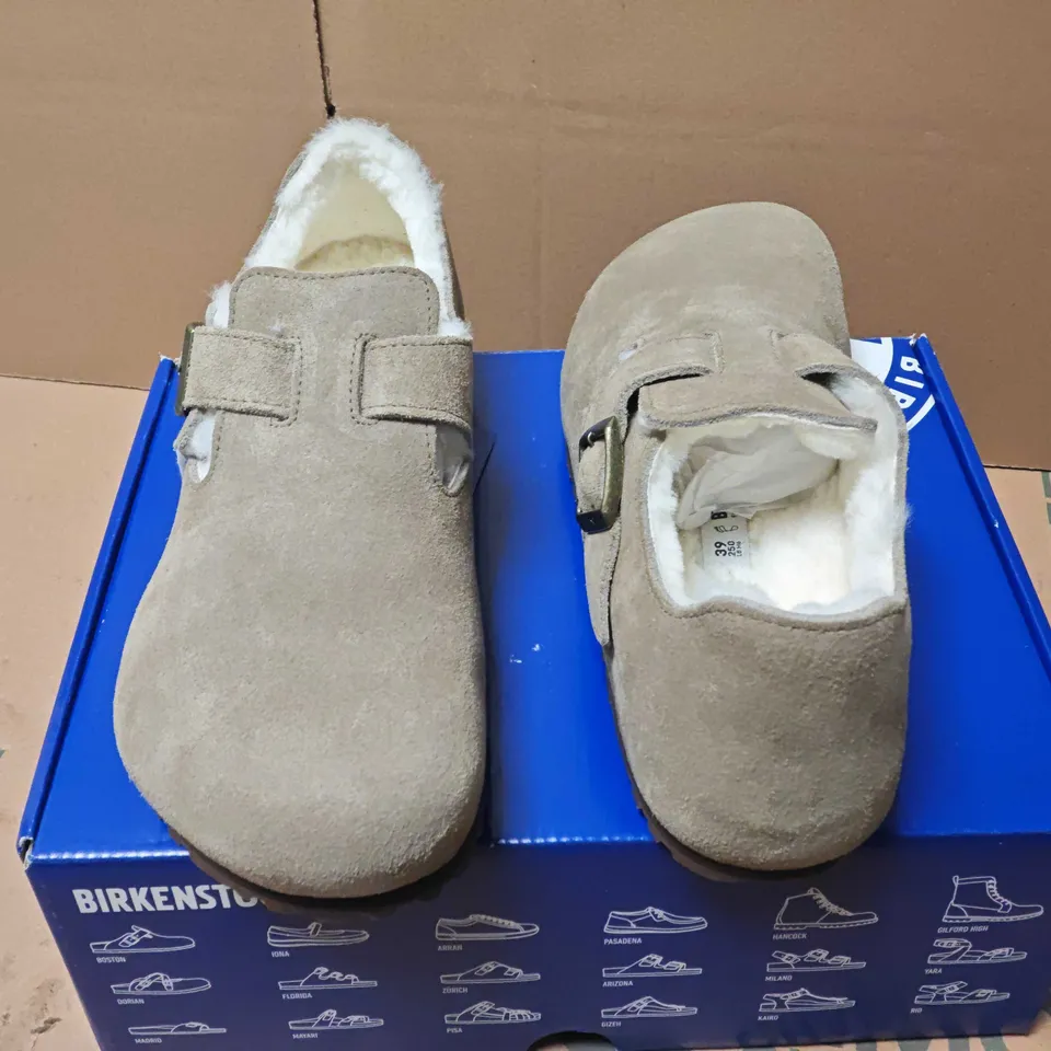 BOXED BIRKENSTOCK LONDON SHEARLING TAUPE SLIPPERS – UK 5.5 (EU 39)