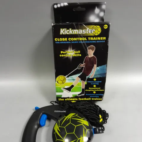 KICKMASTER CLOSE CONTROL FOOTBALL TRAINER 