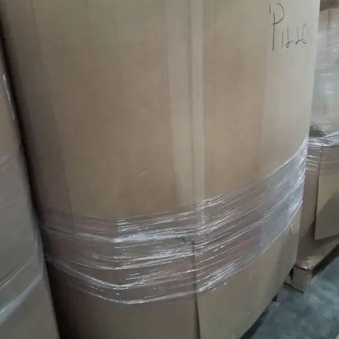 PALLET CONTAINING A LARGE QUANTITY OF PILLOWS 