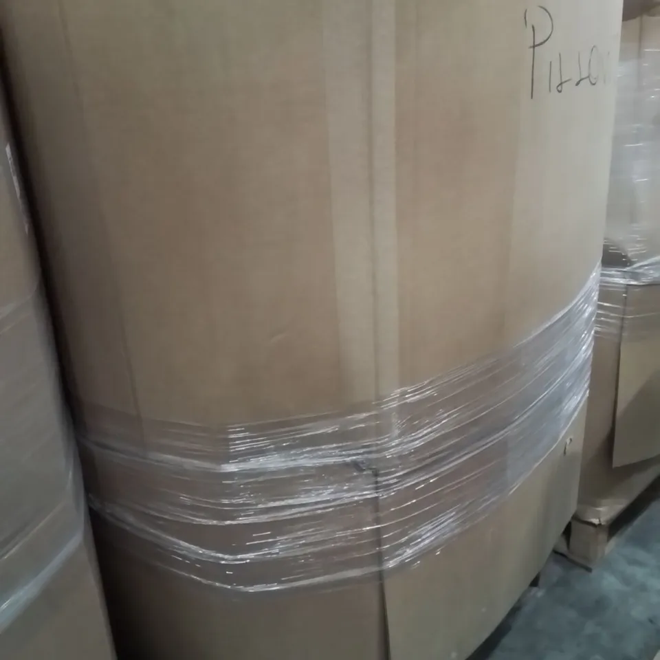 PALLET CONTAINING A LARGE QUANTITY OF PILLOWS 