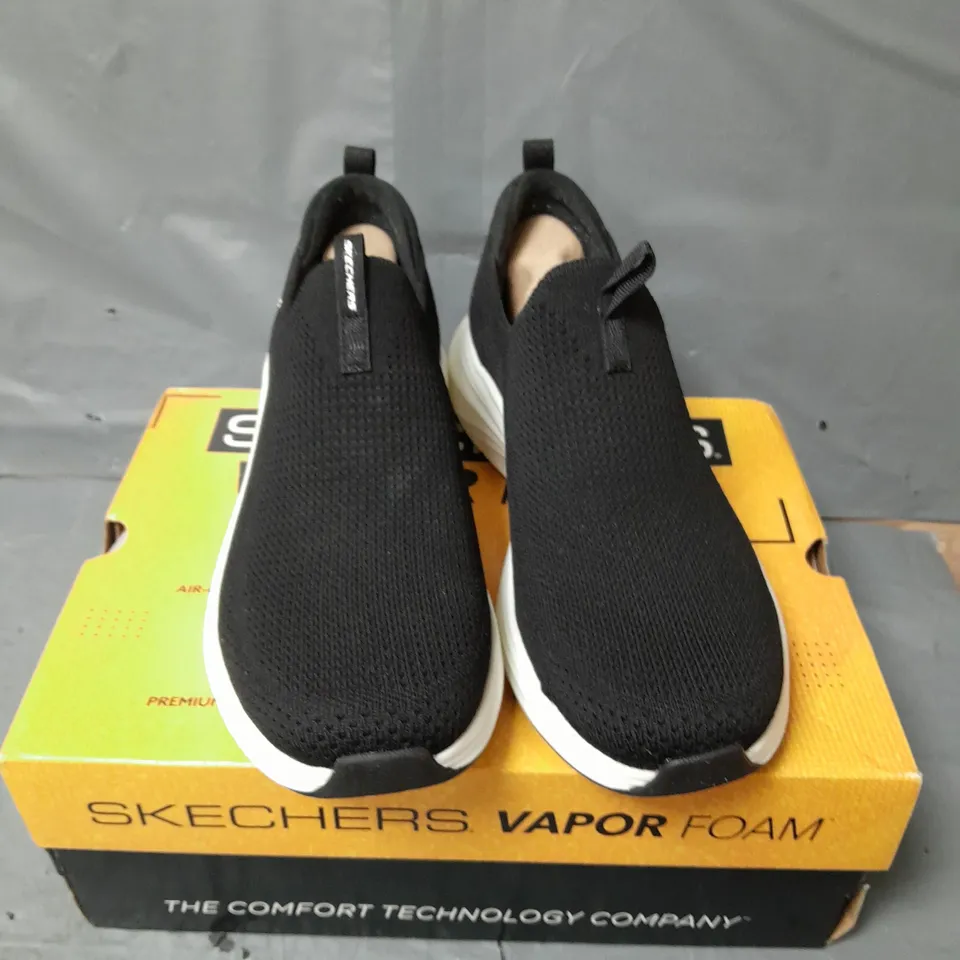 SKECHERS VAPOUR FOAM TRAINERS - BLACK - SIZE 5