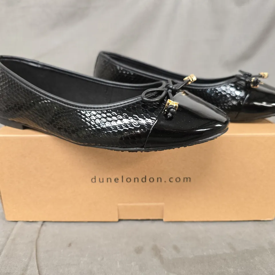 BOXED PAIR OF DUNE SYNTHETIC CHARM TRIM BALLET SHOES IN BLACK SIZE 6