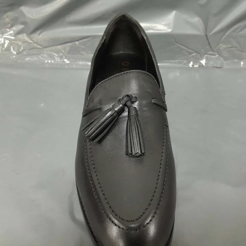 BOXED PAIR OF OFFICE LOAFERS IN BLACK SIZE 8