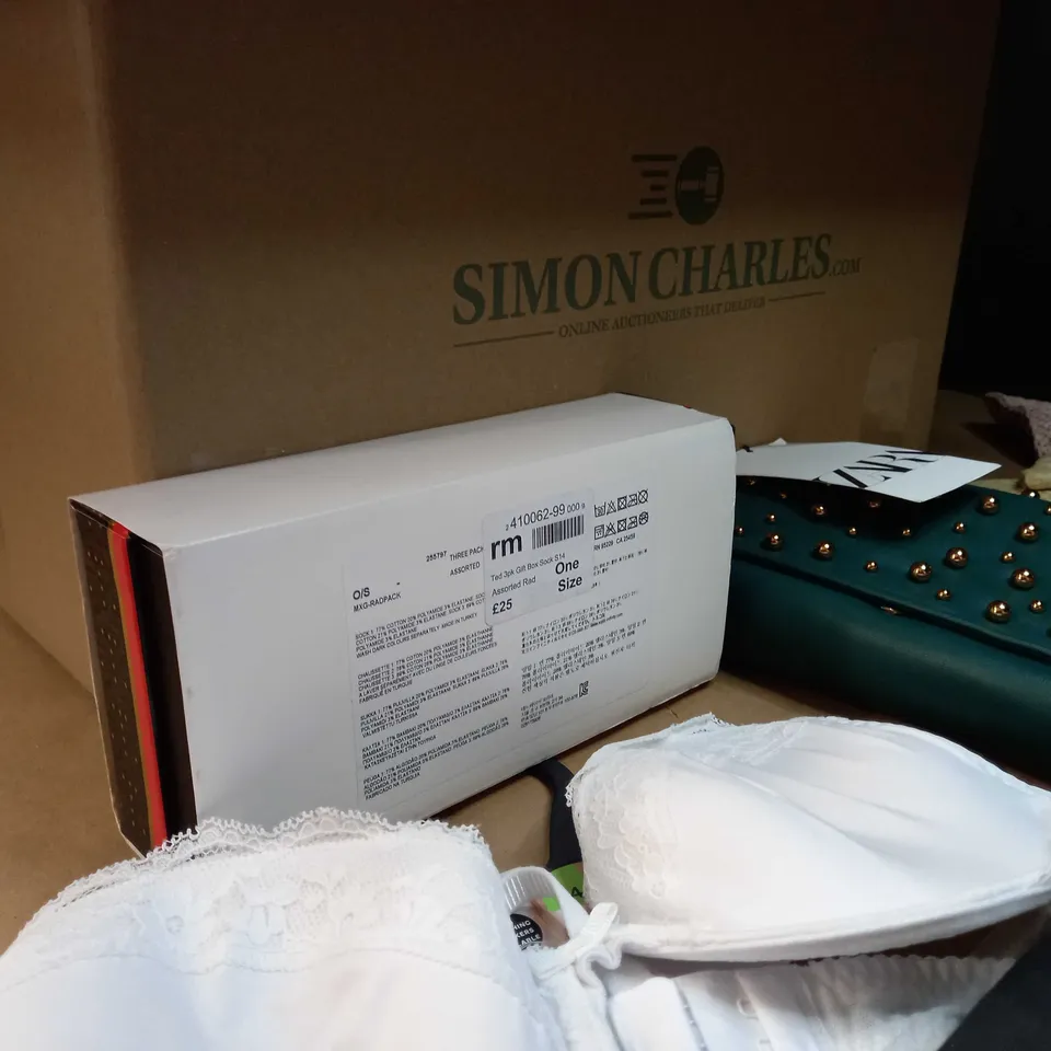 LOT OF APPROX. 15 ASSORTED CLOTHING ACCESSORIES  IN VARYING SIZES/COLOURS/STYLES TO INCLUDE: HATS, SWIMWEAR, BAGS