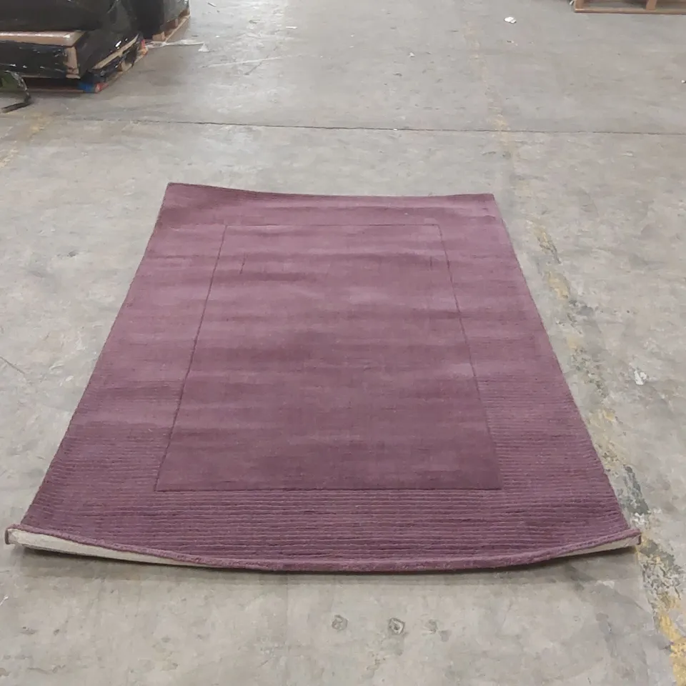 QUALITY DESIGNER AREA RUG - APPROXIMATELY 330 x 164cm