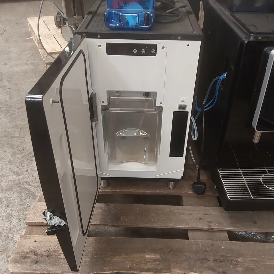 FRANKE A600 AUTOMATIC COFFEE/CHOCOLATE MACHINE WITH MILK COOLER ATTACHMENT